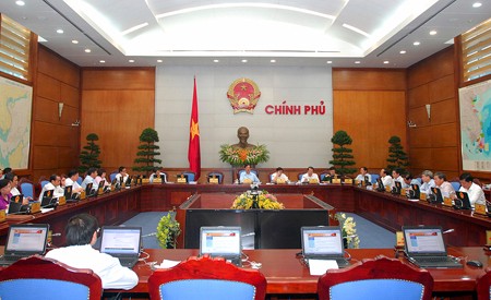 Chính phủ họp phiên thường kỳ tháng 8/2013